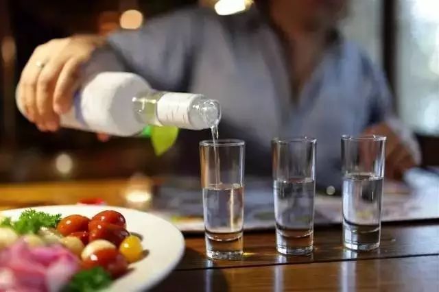 進(jìn)口白酒清關(guān)，白酒進(jìn)口進(jìn)保稅倉，白酒報關(guān)流程，2022新版跨境電子商務(wù)零售進(jìn)口商品清單